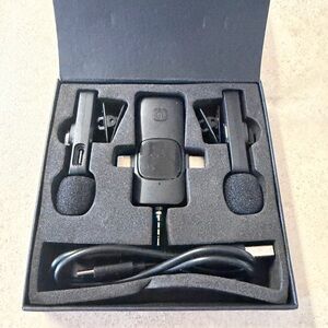 Black Wireless Microphone Set